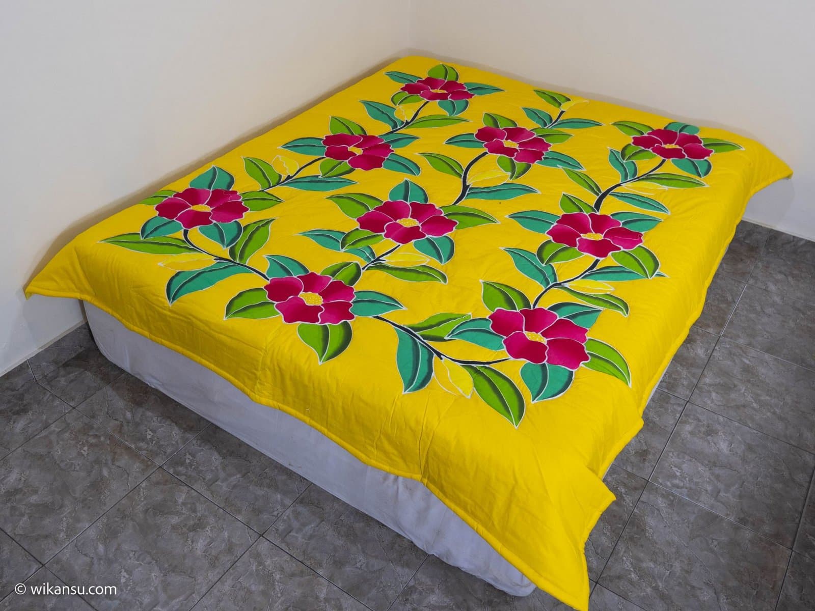 Red Wild Rose Flowers Yellow Base