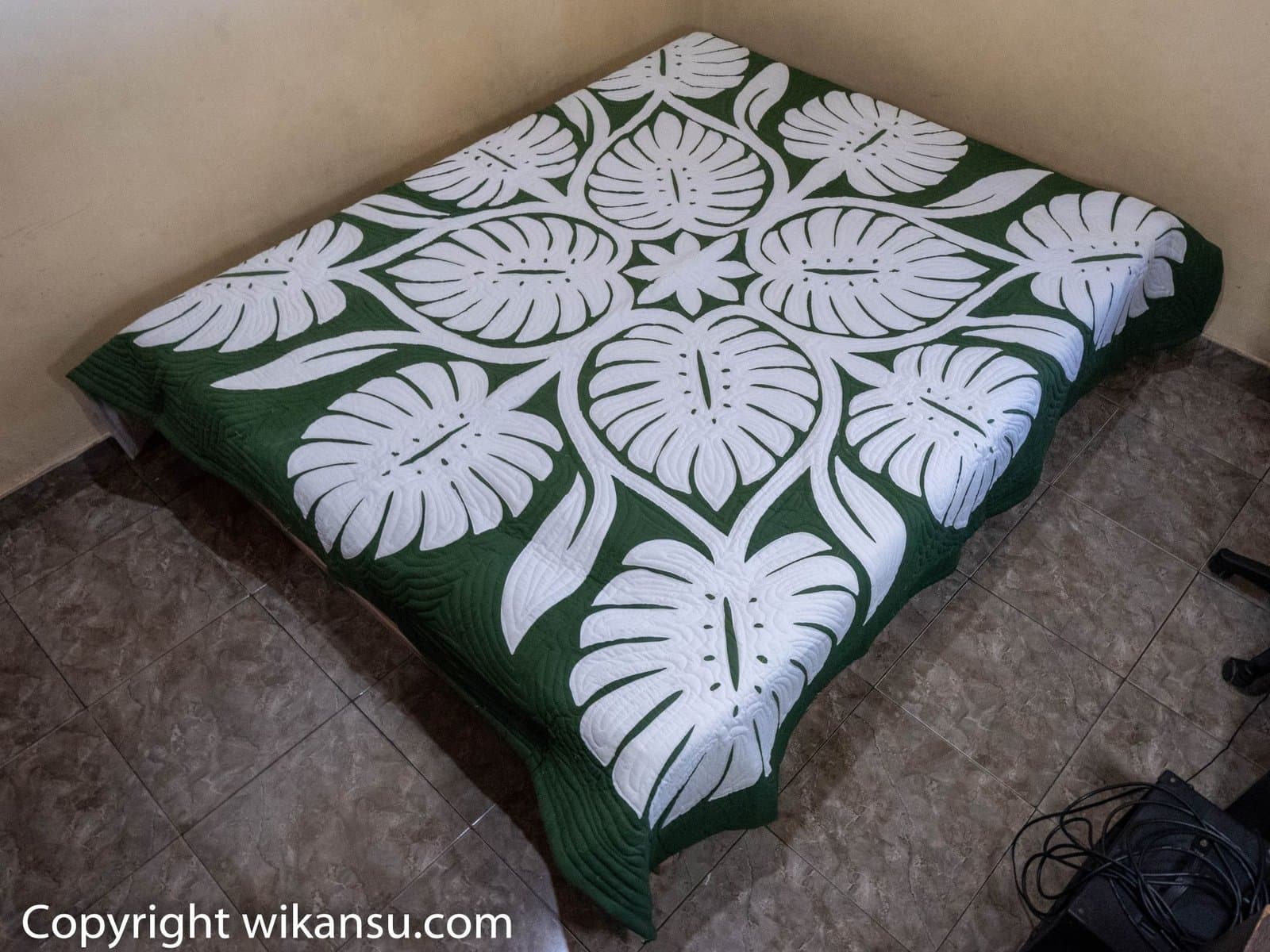 Tom Thumb Color Monstera Leaves Version 2