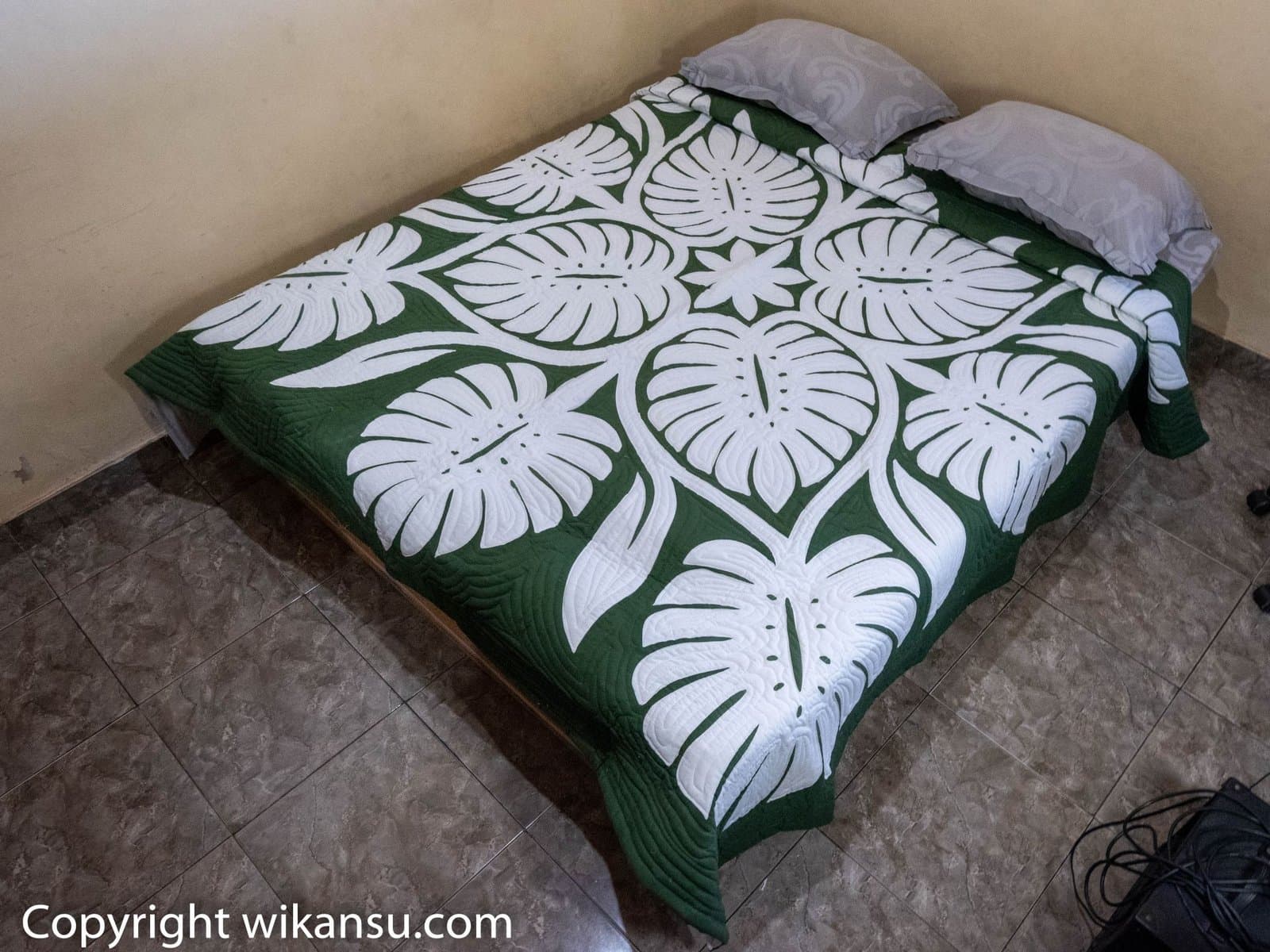 Tom Thumb Color Monstera Leaves Version 2